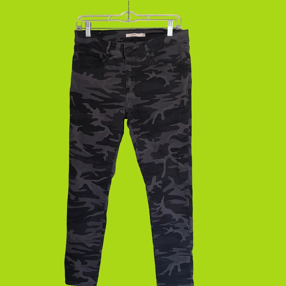 Levis Camo Print 711 Skinny size 29 Ankle Women's Jeans Black Camo